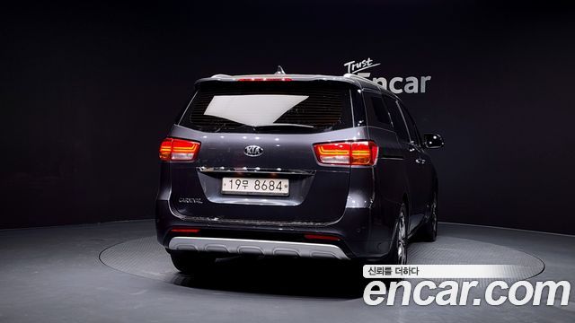 Kia Carnival 2018 thumb 5
