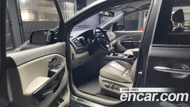 Kia Carnival 2018 thumb 11