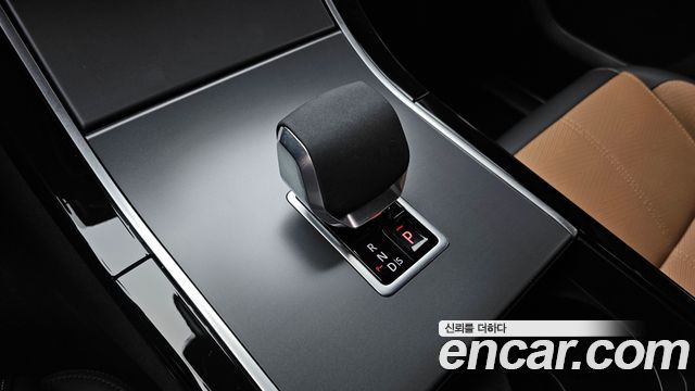 Land Rover Range Rover Velar 2025 thumb 9