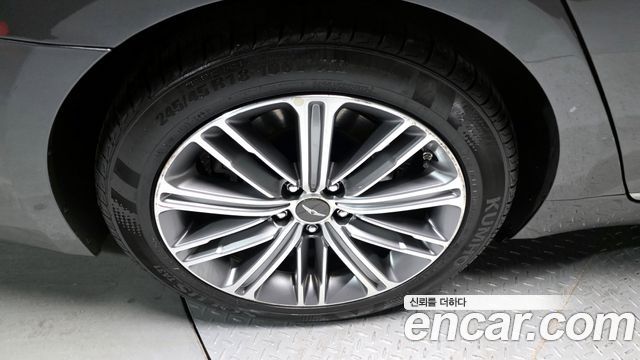 Genesis G80 2017 thumb 6