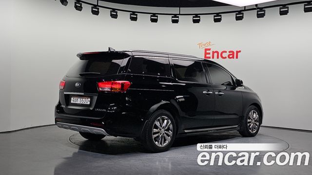 Kia Carnival 2017 thumb 3