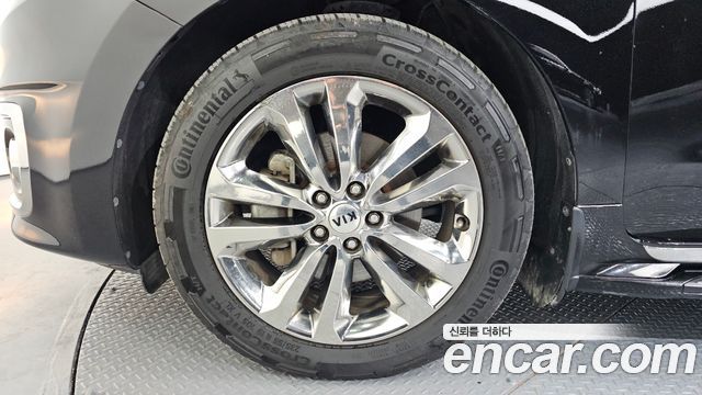 Kia Carnival 2017 thumb 6