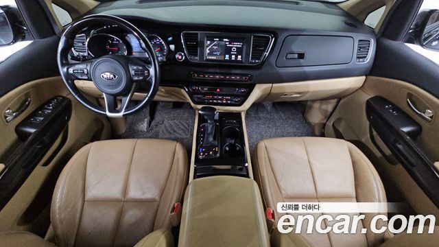 Kia Carnival 2017 thumb 8