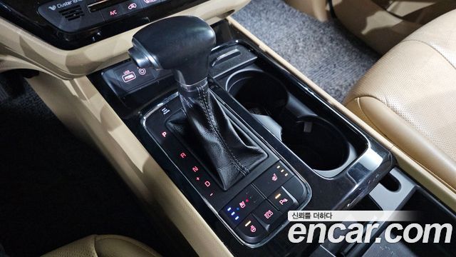 Kia Carnival 2017 thumb 10