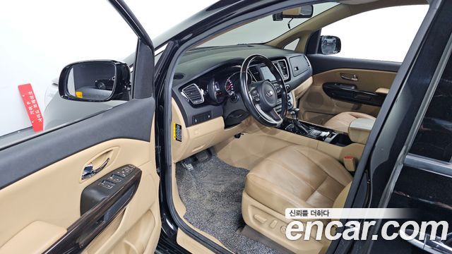 Kia Carnival 2017 thumb 11