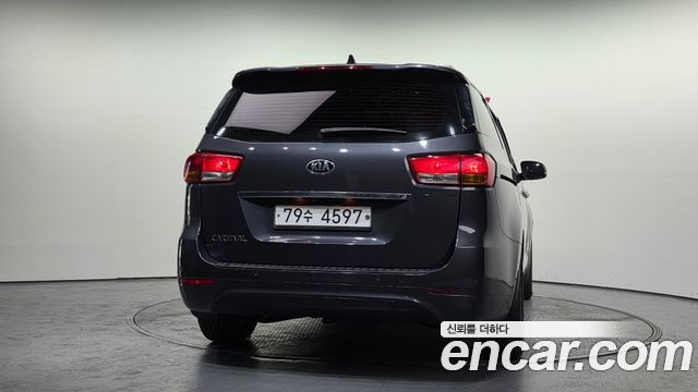 Kia Carnival 2015 thumb 5