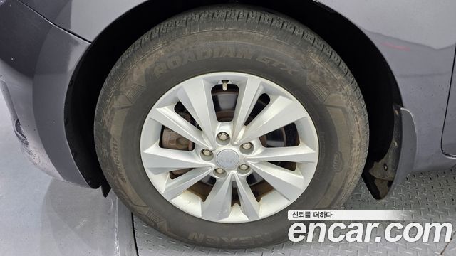 Kia Carnival 2015 thumb 6