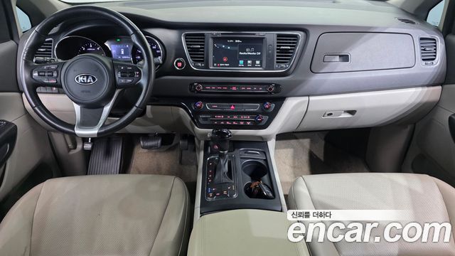 Kia Carnival 2015 thumb 8