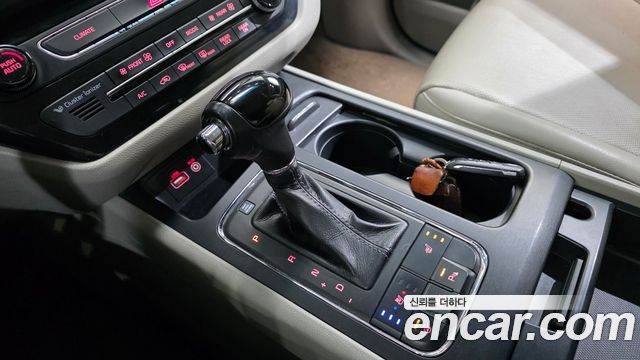 Kia Carnival 2015 thumb 9