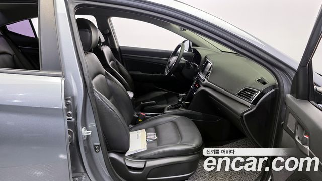 Hyundai Avante 2017 thumb 11