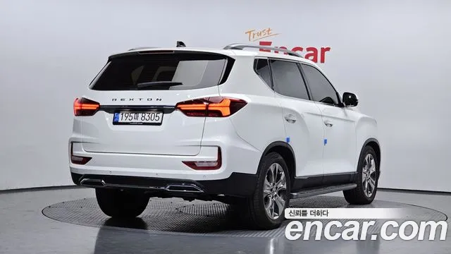 SsangYong Rexton 2022 thumb 3