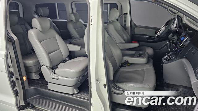 Hyundai Starex 2017 thumb 10