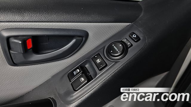 Hyundai Starex 2017 thumb 12
