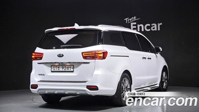 Kia Carnival 2019 thumb 3