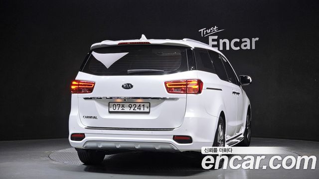 Kia Carnival 2019 thumb 5
