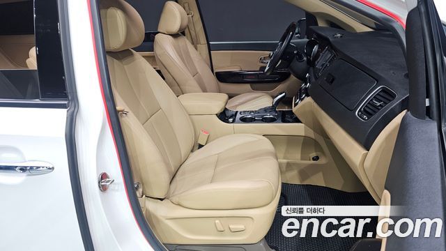 Kia Carnival 2019 thumb 11