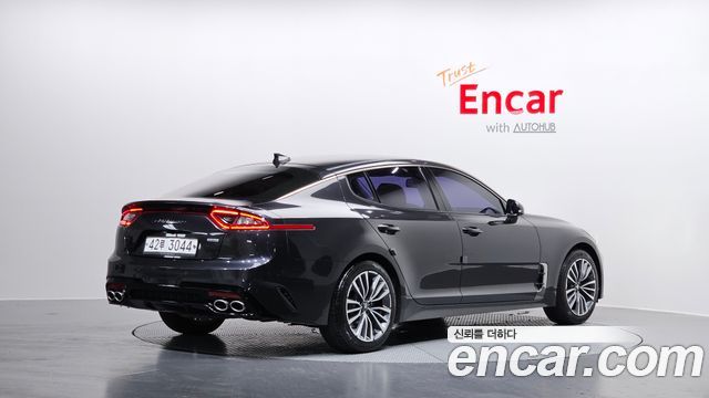 Kia Stinger 2017 thumb 2