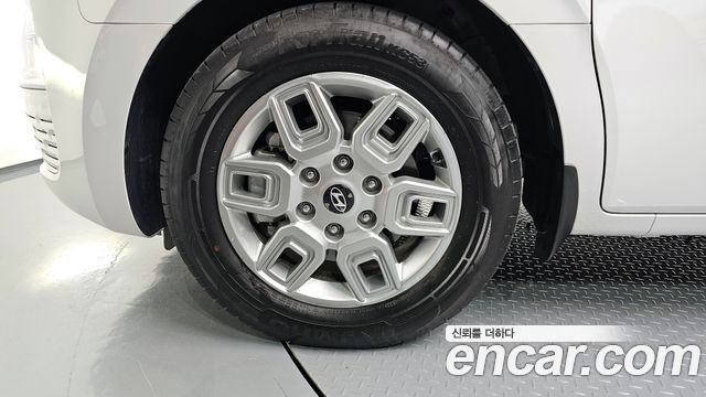 Hyundai Staria 2025 thumb 6