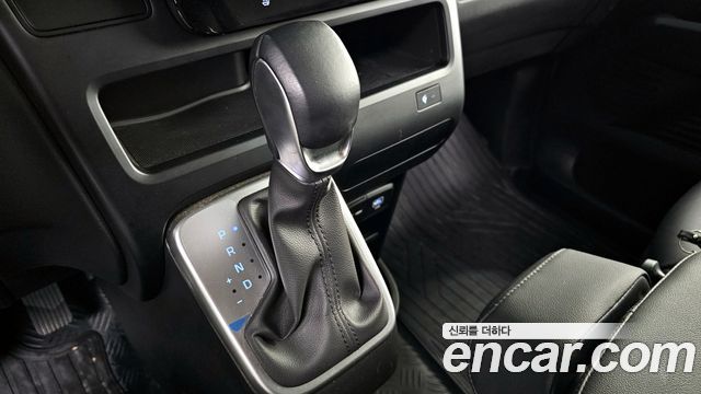 Hyundai Staria 2025 thumb 10