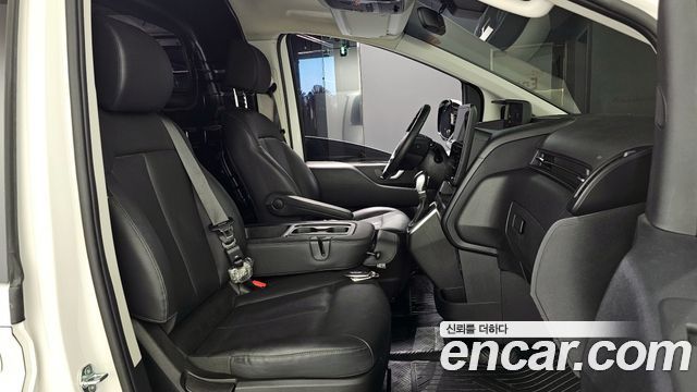 Hyundai Staria 2025 thumb 11