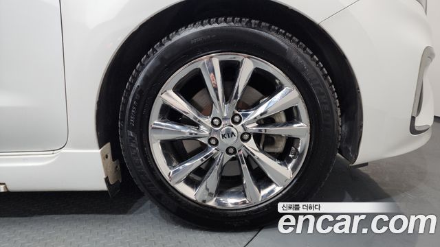 Kia Carnival 2019 thumb 5