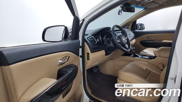 Kia Carnival 2019 thumb 10