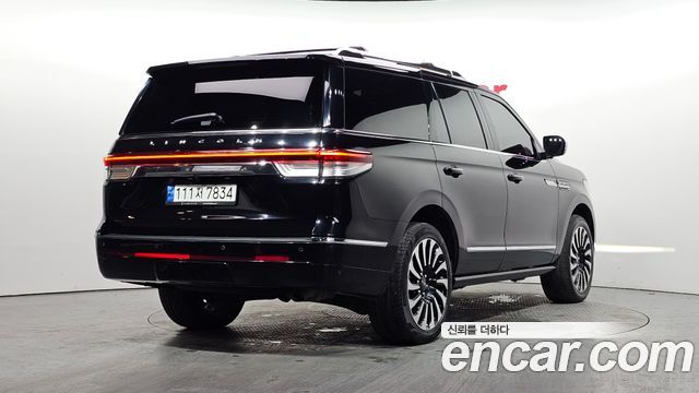 Lincoln Navigator 2023 thumb 3