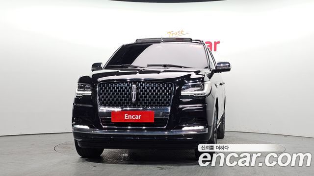 Lincoln Navigator 2023 thumb 4
