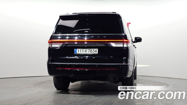 Lincoln Navigator 2023 thumb 5