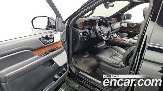 Lincoln Navigator 2023 thumb 11