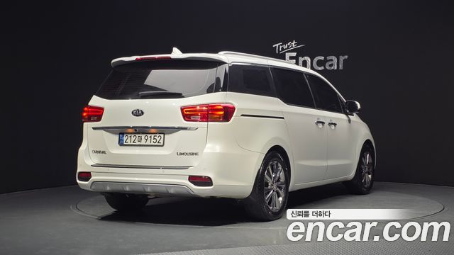 Kia Carnival 2019 thumb 3