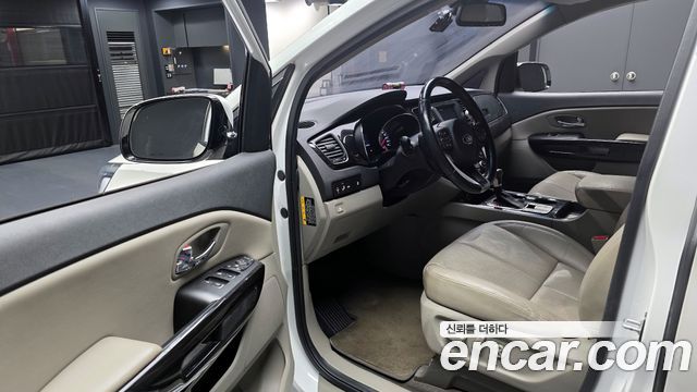 Kia Carnival 2019 thumb 10