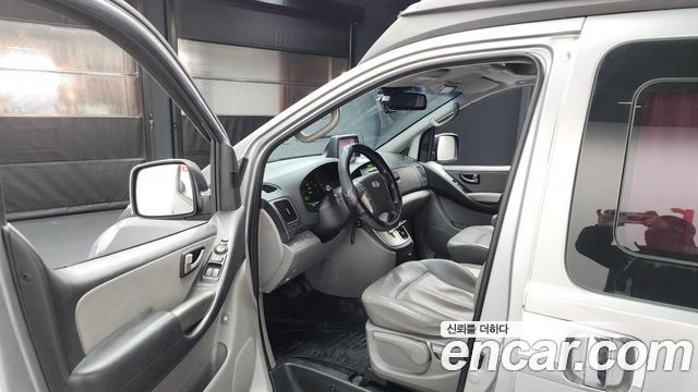 Hyundai Starex 2015 thumb 10