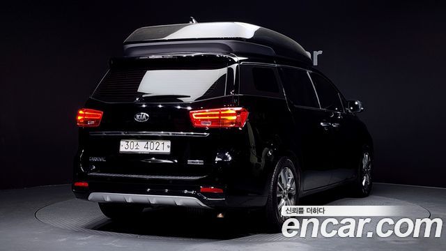 Kia Carnival 2018 thumb 3