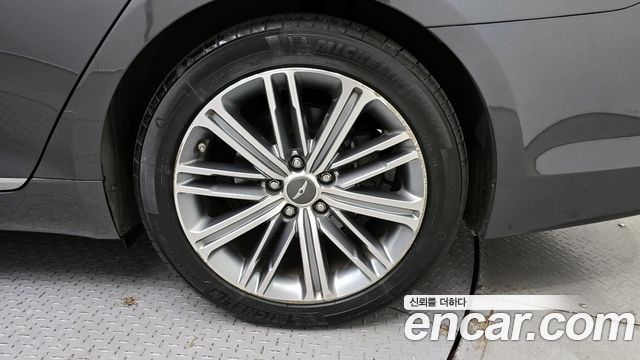 Genesis G80 2017 thumb 6