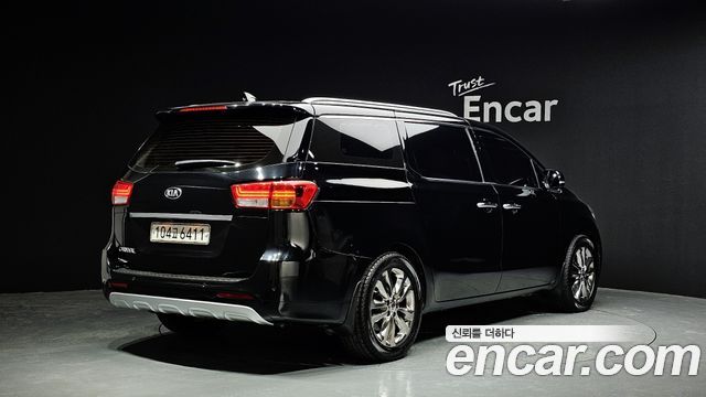 Kia Carnival 2016 thumb 3