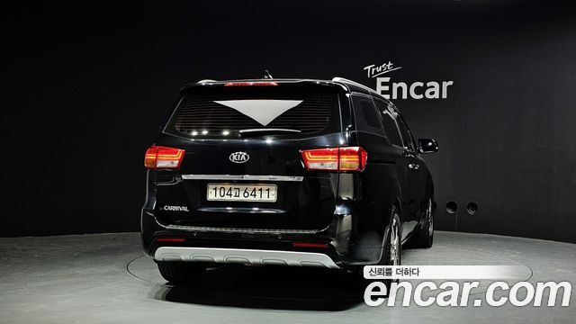 Kia Carnival 2016 thumb 5