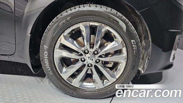 Kia Carnival 2016 thumb 6