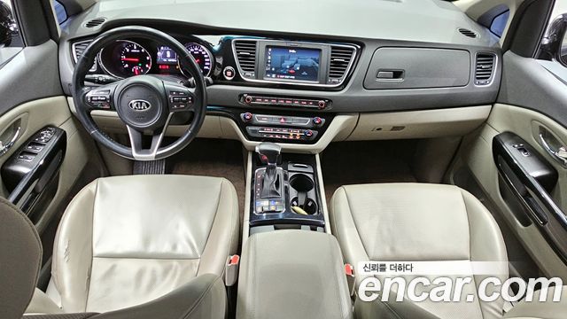 Kia Carnival 2016 thumb 7