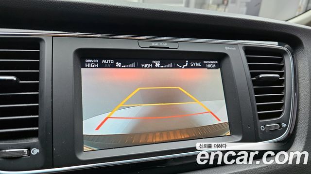 Kia Carnival 2016 thumb 11