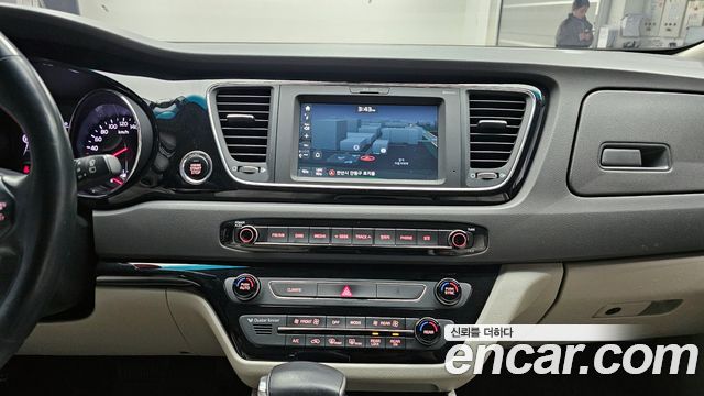 Kia Carnival 2016 thumb 12