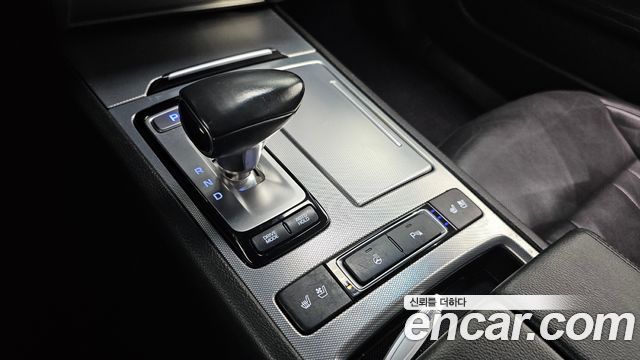 Genesis G80 2017 thumb 10