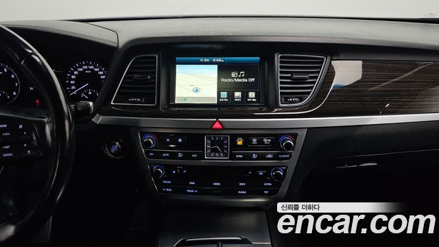 Genesis G80 2017 thumb 12