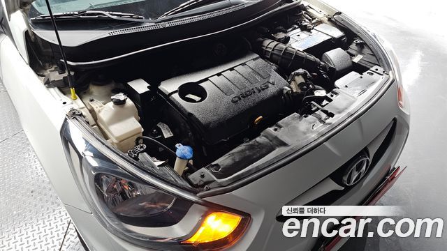 Hyundai Accent 2012 thumb 7