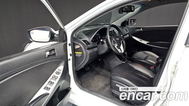 Hyundai Accent 2012 thumb 12