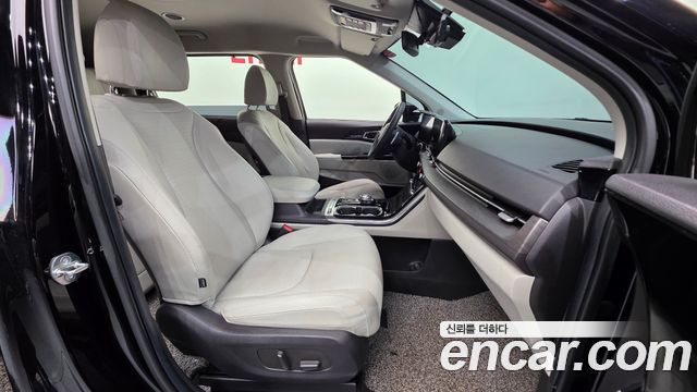 Kia Carnival 2023 thumb 10