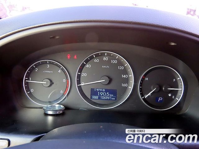 Hyundai Starex 2015 thumb 10