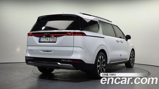 Kia Carnival 2023 thumb 3