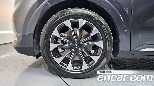 Kia Carnival 2023 thumb 6
