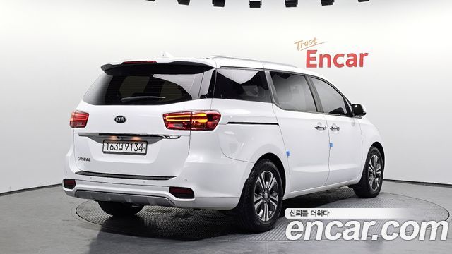 Kia Carnival 2019 thumb 3